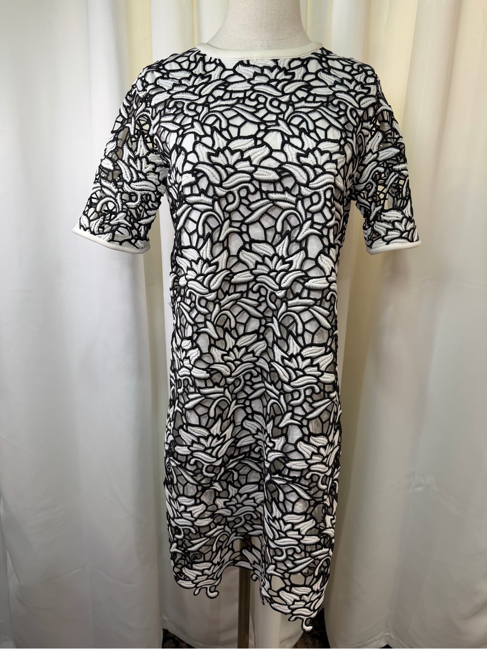 NWT Essentiel Antwerp ‘Lasaad Short Sleeved Dress’ in Black & White Lace Size 6